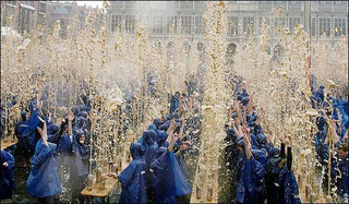 Illustration for article titled Belgian Students Break Mento-and-Coke World Record